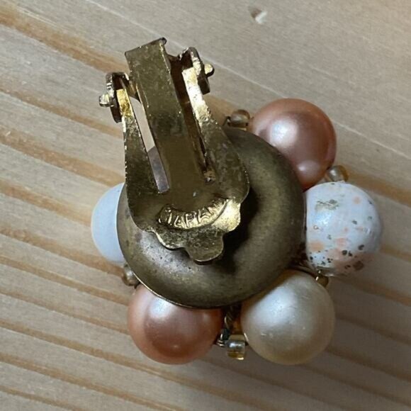 Vintage Napier Faux Pear Cluster Clip On Earrings and Pink Avon Pearl Brooch - Picture 4 of 4
